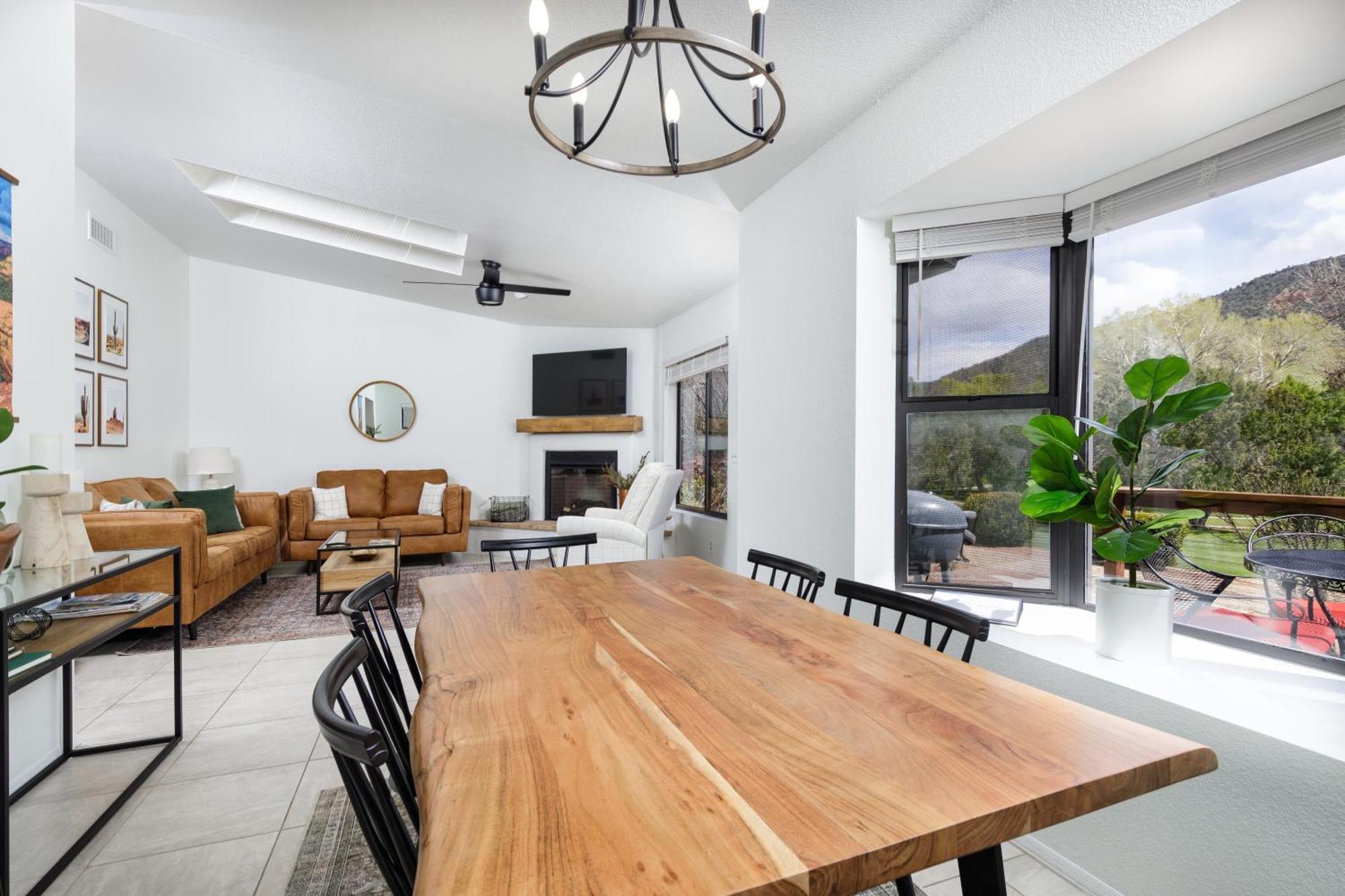 Stylish Townhome On Golf Course Red Rock View