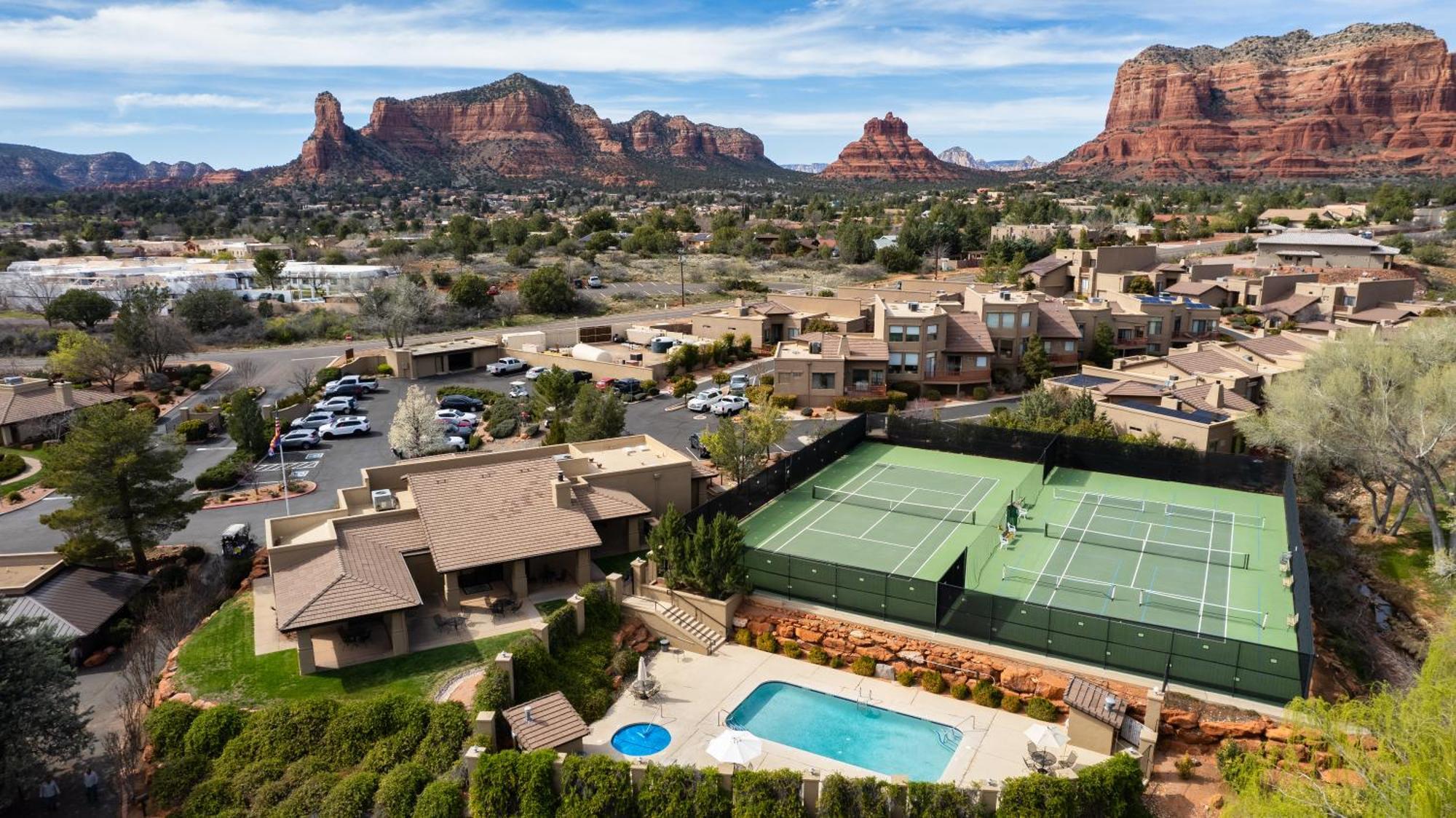 Stylish Townhome On Golf Course Red Rock View