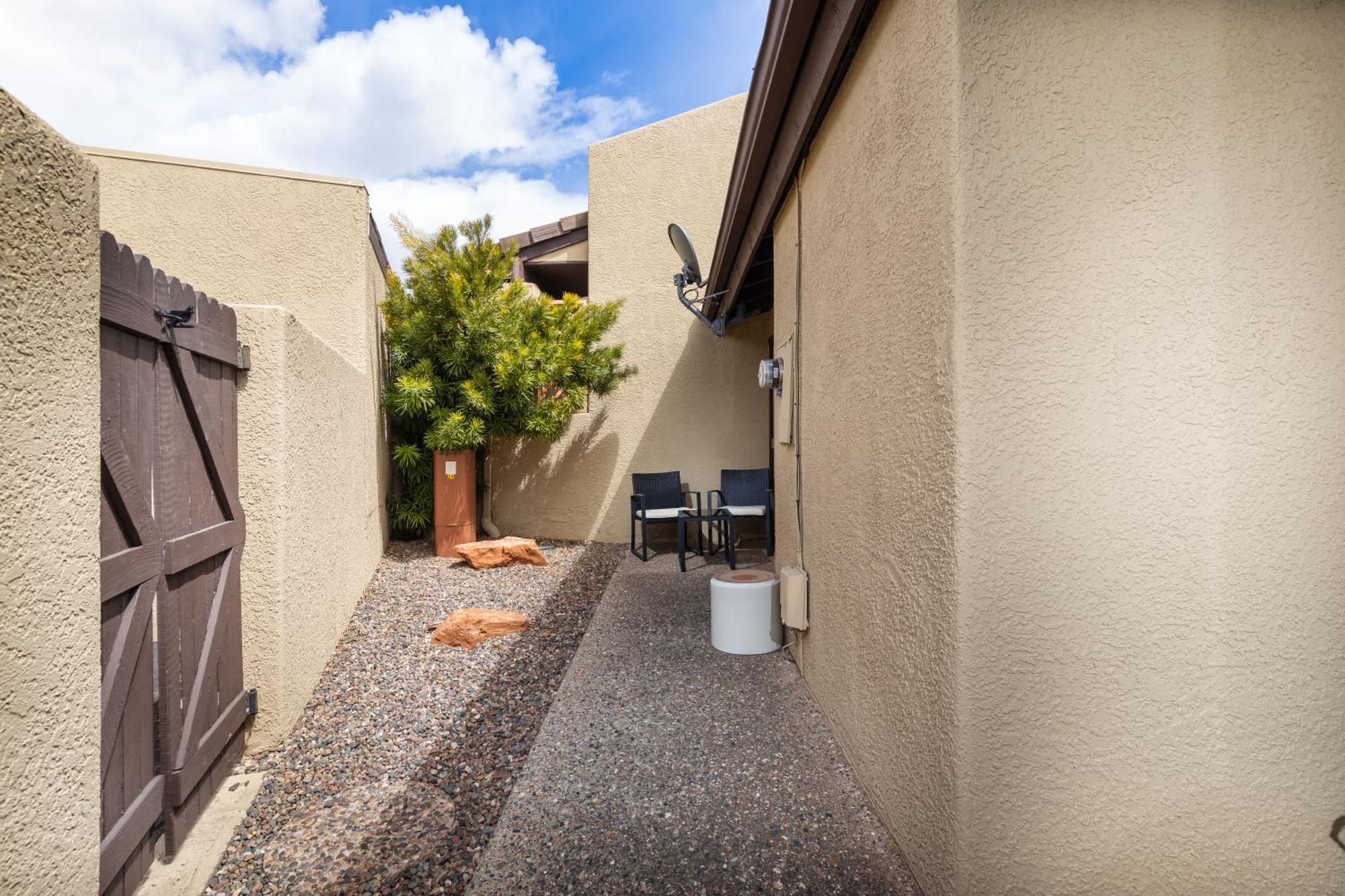 Stylish Townhome On Golf Course Red Rock View Holiday home