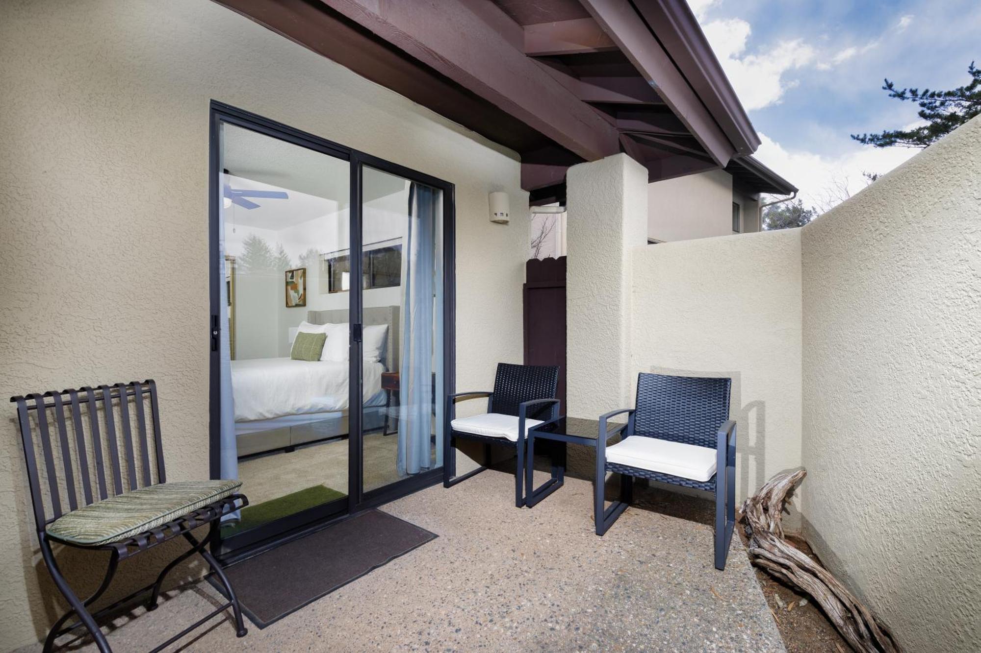 Stylish Townhome On Golf Course Red Rock View