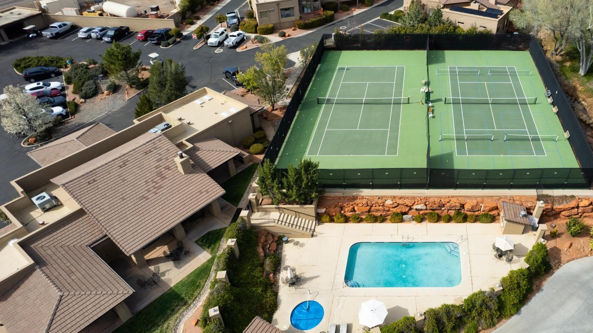 Stylish Townhome On Golf Course Red Rock View Holiday home